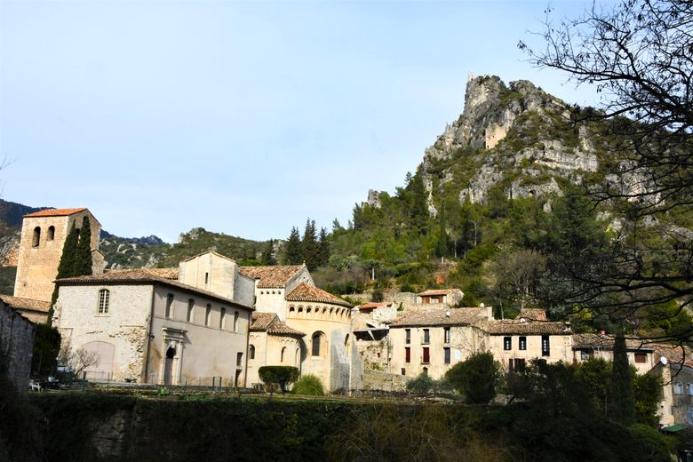 HISTORY WEEKEND. Saint Guilhem, monk of the abbey of Gellone, cousin of Charlemagne, had made war on the Saracens