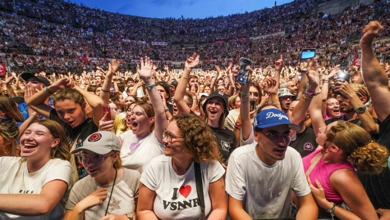 Phone in hand or hands in the air ? In Nîmes, the Paloma hall prefers "that everyone experiences their concert as they wish"