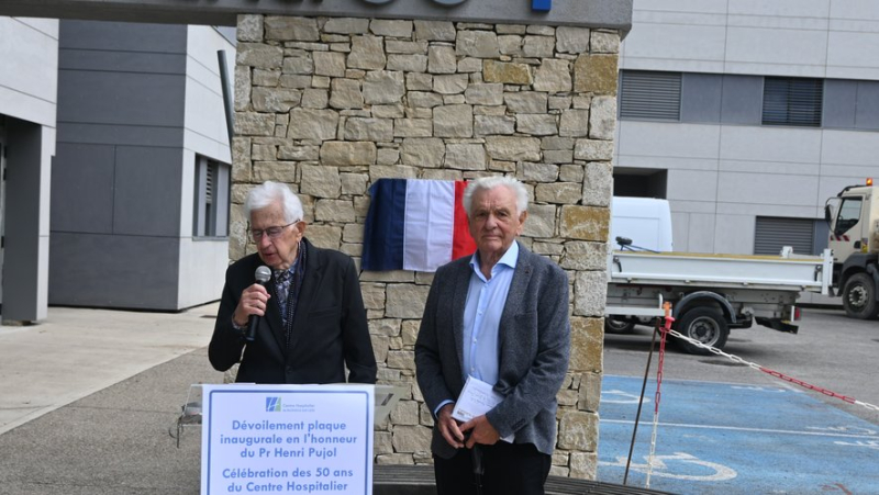 Cancer specialist Henri Pujol unveils a plaque in his name at the Bagnols-sur-Cèze hospital which is celebrating its 50th anniversary