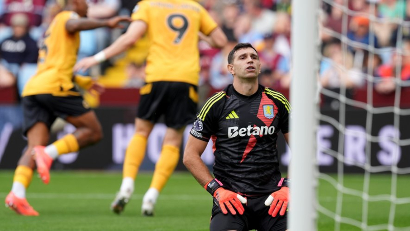 Argentinian goalkeeper Emiliano Martinez, hated by the French, suspended for two matches for a new obscene gesture