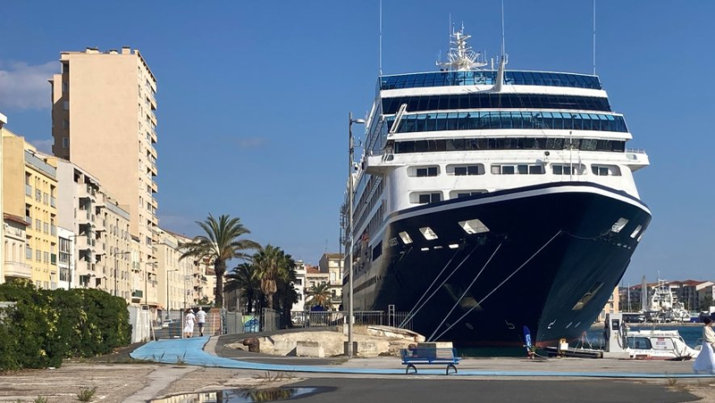 The impressive Azamara Quest is stopping over in Sète this Monday