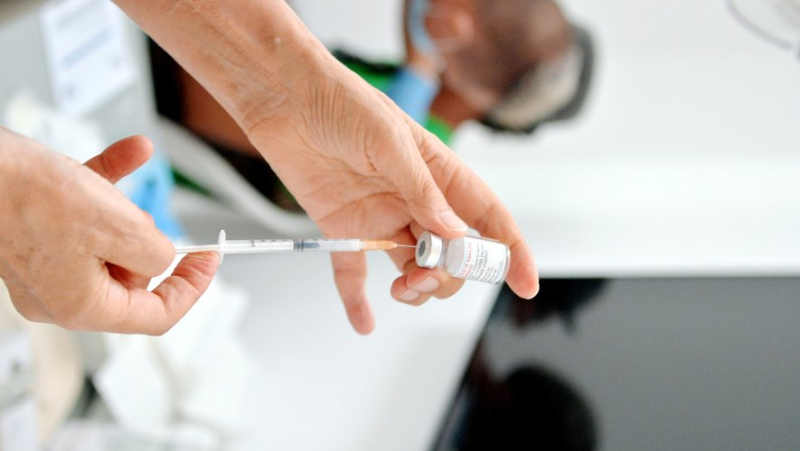 Rise in Covid-19 cases in France: when does the vaccination campaign begin, who is affected and where to receive the injection ?