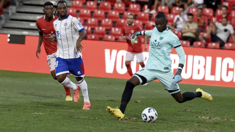 Football: "In Nîmes, I&#39;m on a mission," explains Simon Ngapandouetnbu, the goalkeeper loaned by OM