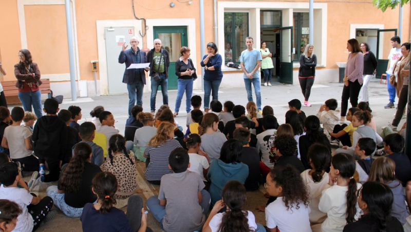 The 16 new elected members of the children&#39;s municipal council installed this Saturday in Castel