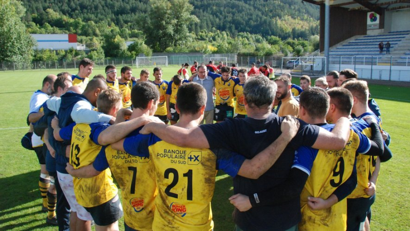 The seniors of the Rugby Club Mende Lozère ready to face Châtaigneraie-sur-Célé