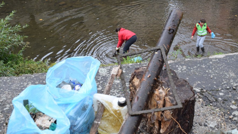 In brief in Lozère: cleaning the banks of the Lot in Mende, duo trail in Badaroux, parenting conference on school bullying in Banassac.