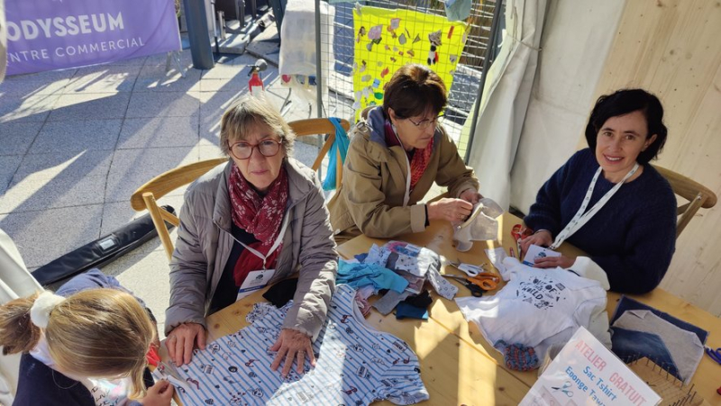 Transform your old socks into bath sponges at the Troc & mode stand at Monde Nouveau in Montpellier