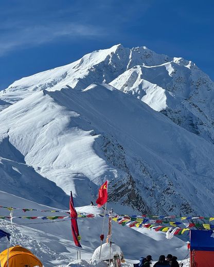 "The equivalent of a World Cup where everyone represents their country": in China, a record number of climbers will attempt the "Grand Slam" of the 14