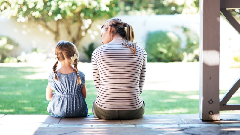 What are "lighthouse parents", these fathers and mothers who enlighten their children, without overdoing it ?