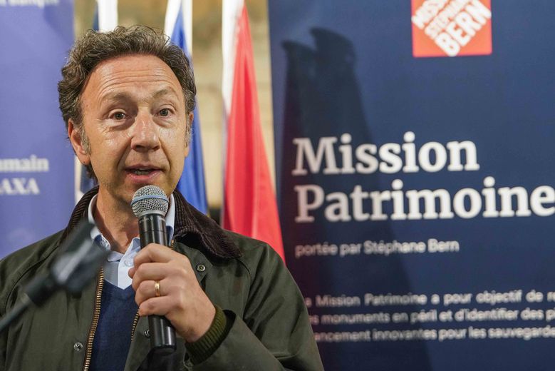 "Un escalier fermé depuis plus de 10 ans, ce n’est pas tenable" déclare Stéphane Bern en visite à Pont