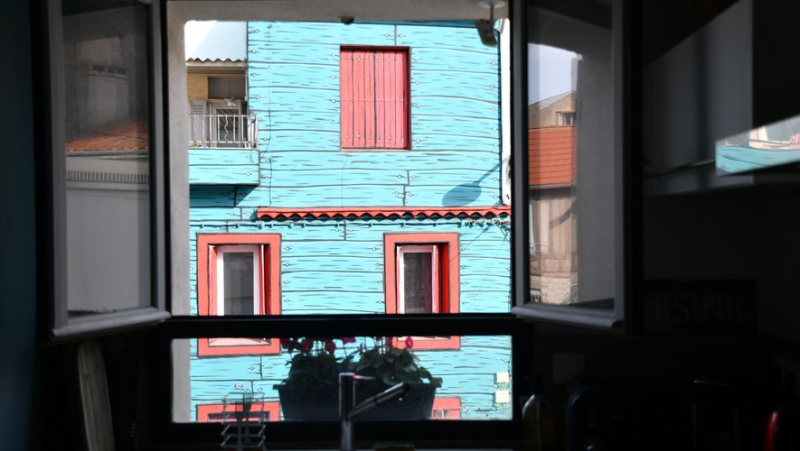 “The feeling of living walled in”: a couple living near Jace’s Sète fresco in an impasse