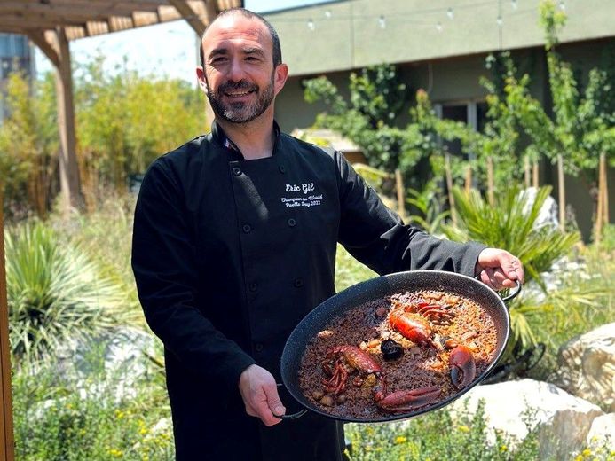 A special paella round rice PGI Camargue launched by the Canavere rice growers of Saint-Gilles and a world champion