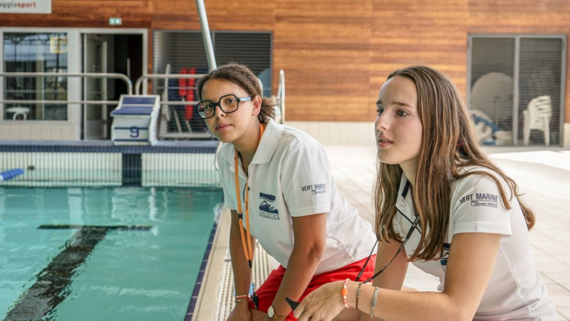 Manon and Amira, activity supervisors at the Nemausa swimming pool in Nîmes: "We talk a lot about Léon Marchand"