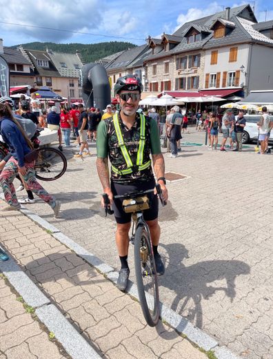 Un gravel man comme un galop d’essai pour le cycliste Sébastien Esbalin